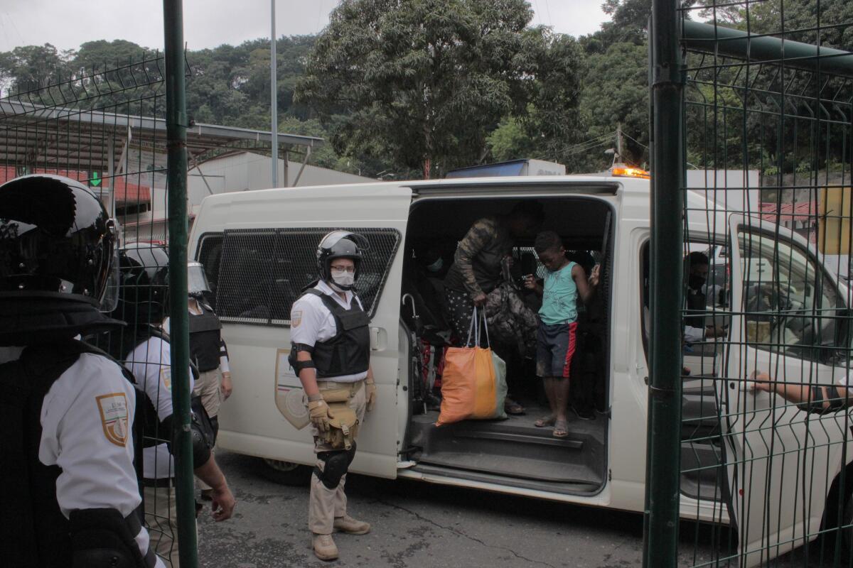 La Guardia Nacional de México detiene a 150 migrantes haitianos en frontera
