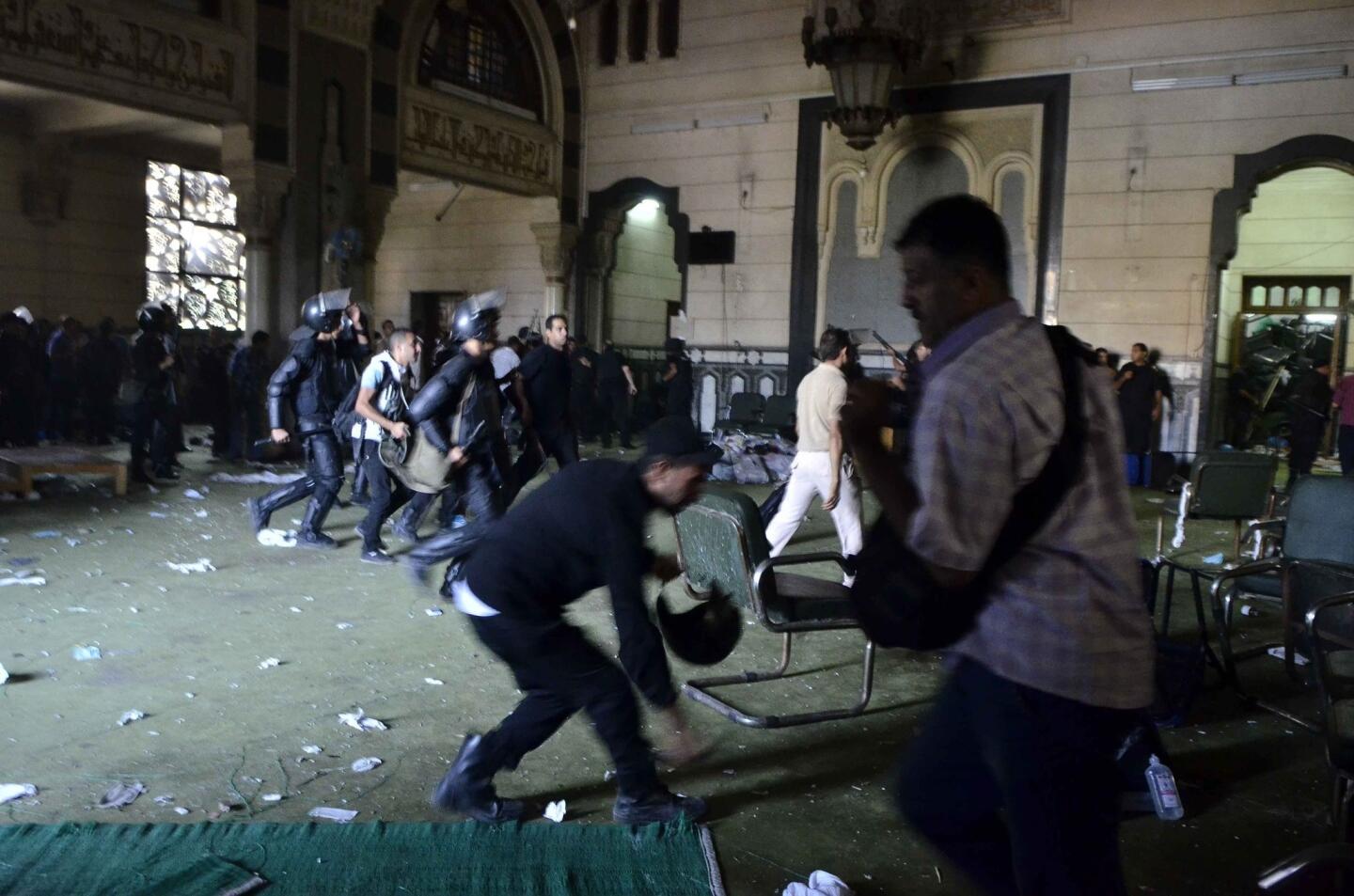 Cairo mosque siege