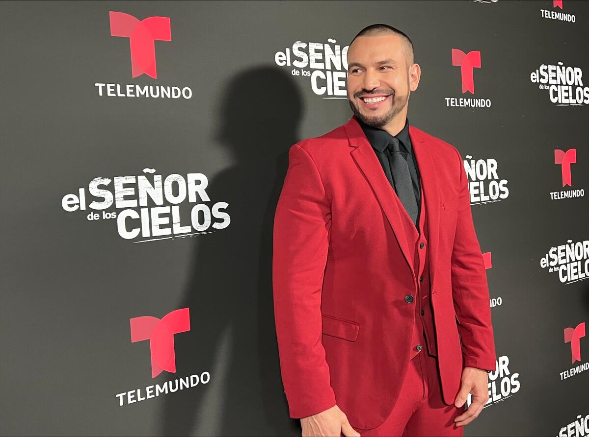 Rafael Amaya durante la premier de la octava temporada de "El Señor de los Cielos" en el Hollywood Forever Cemetery.