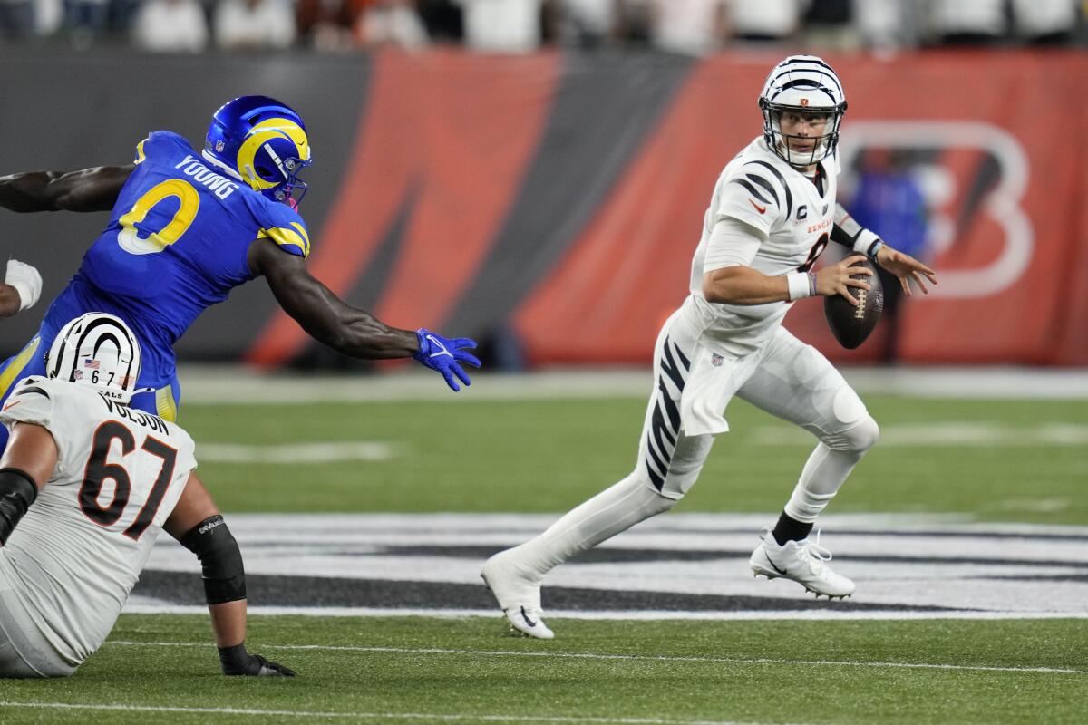 Byron Young pursues Joe Burrow on the field. 