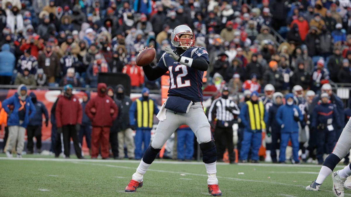 New England Patriots quarterback Tom Brady passes during the second half against the New York Jets on Dec. 31, 2017.