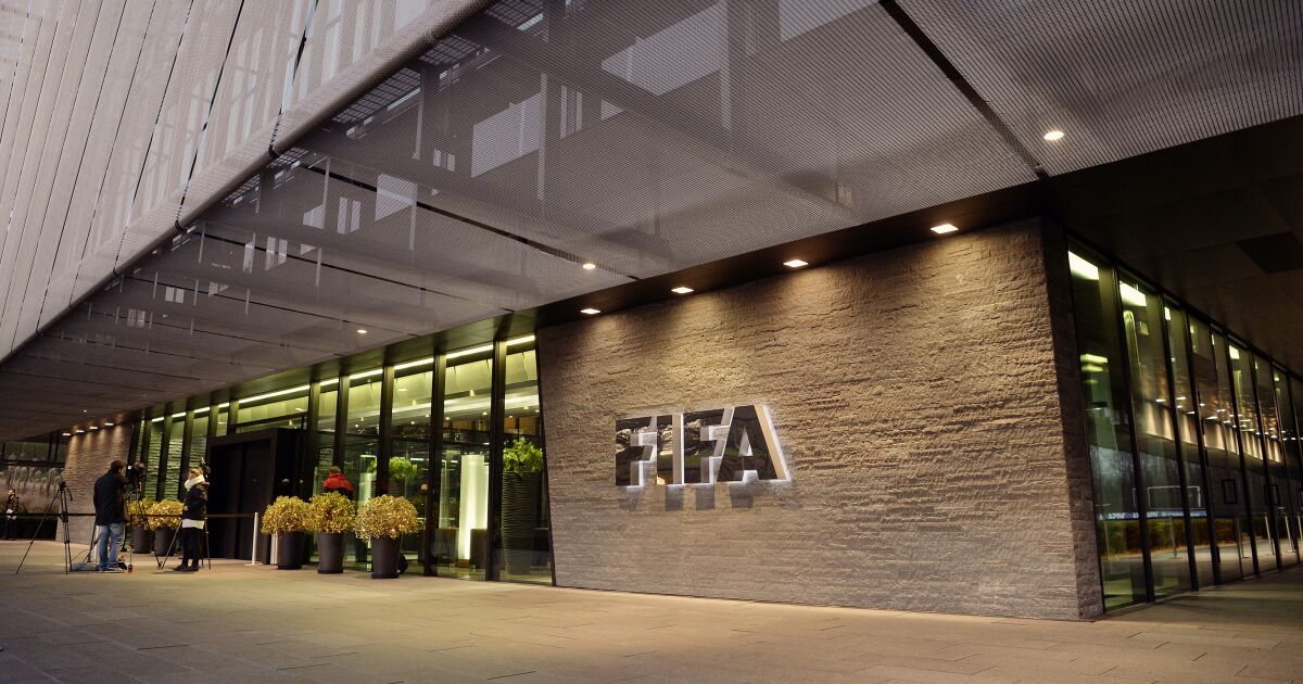 Fundo de incumprimento da FIFA ajuda 225 jogadores, muitos em Portugal e na Grécia