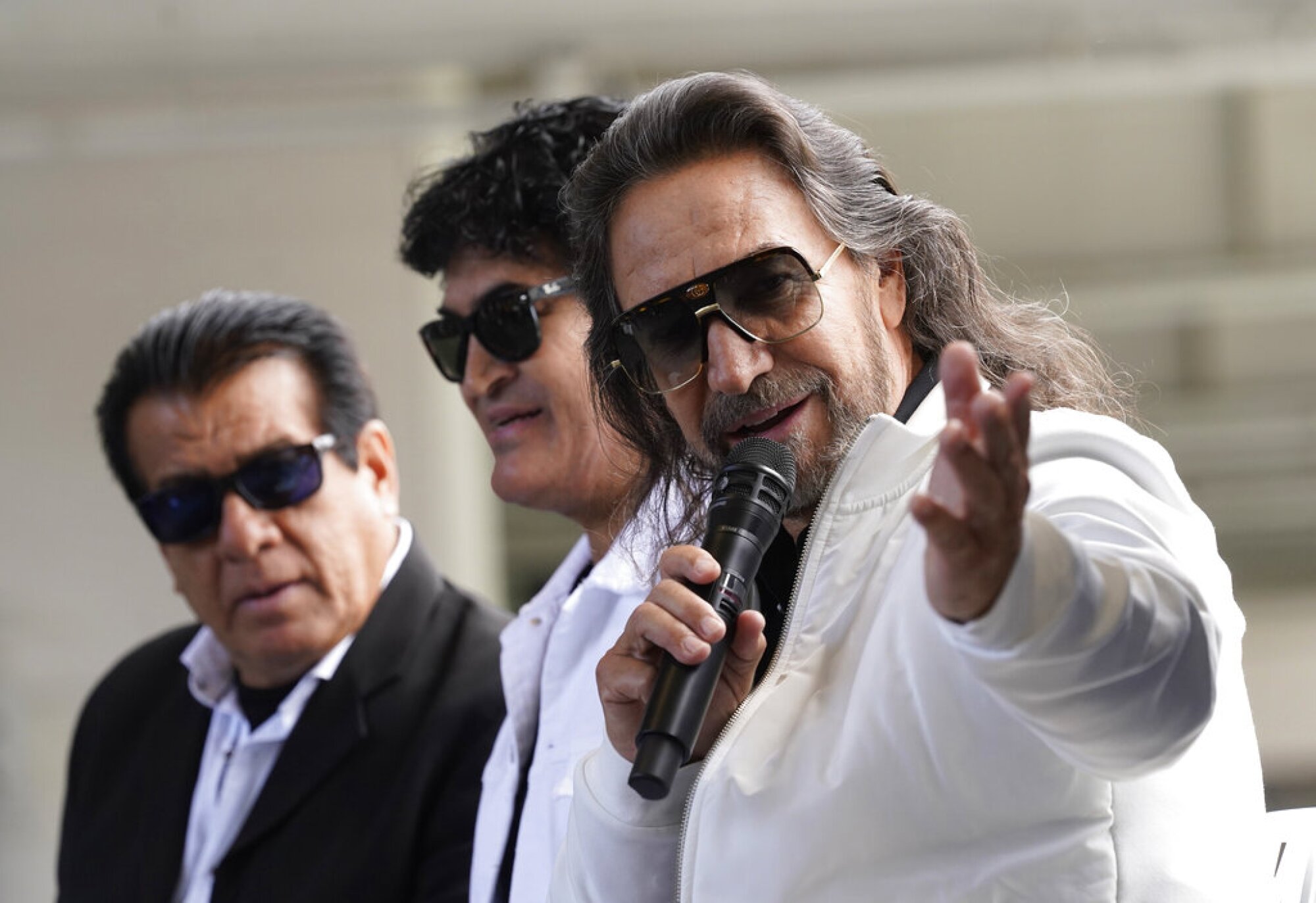Miembros de la agrupación mexicana Los Bukis en una conferencia de prensa.