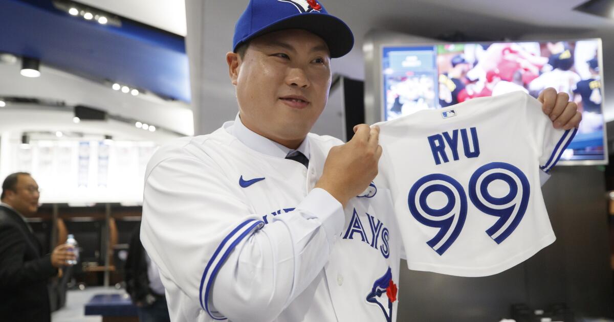 Hyun-Jin Ryu Game Used Home Jersey - 2nd Win of 2019 - 4/2/19