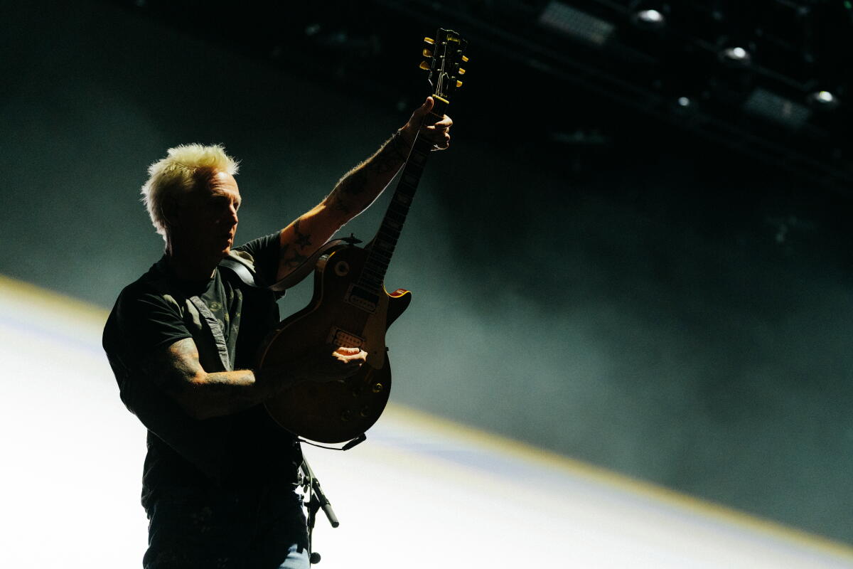 Mike McCready en otro momento del concierto.