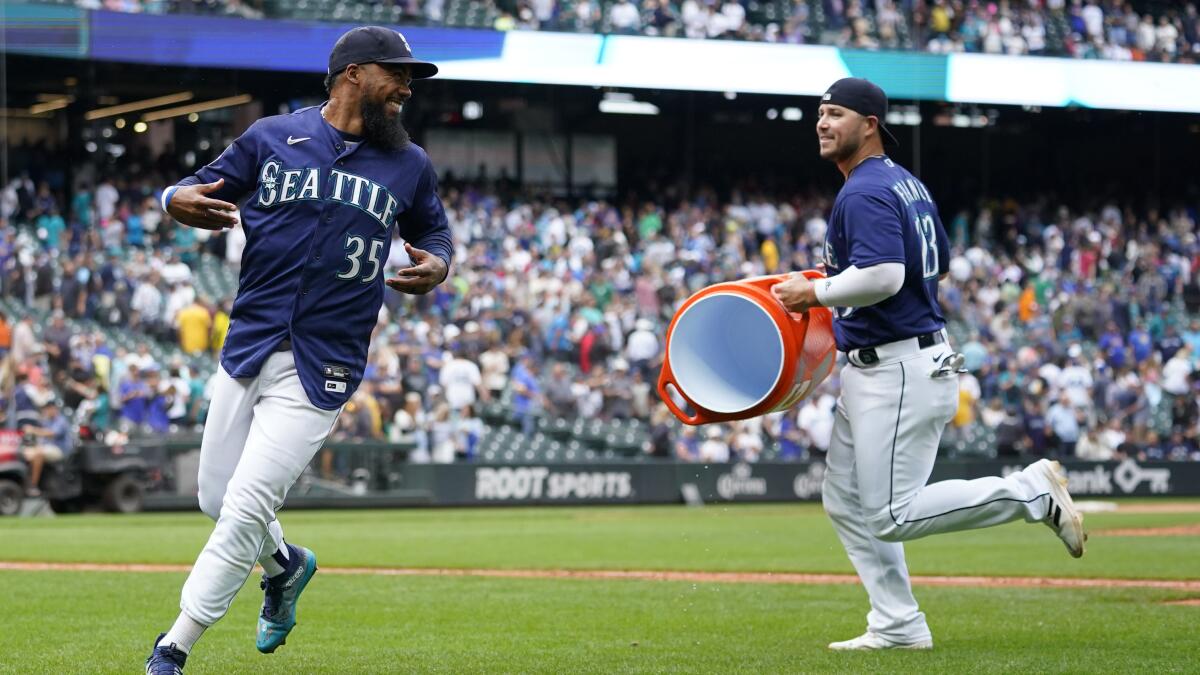 Mariners outlast Rangers in 11, close in on playoff berth