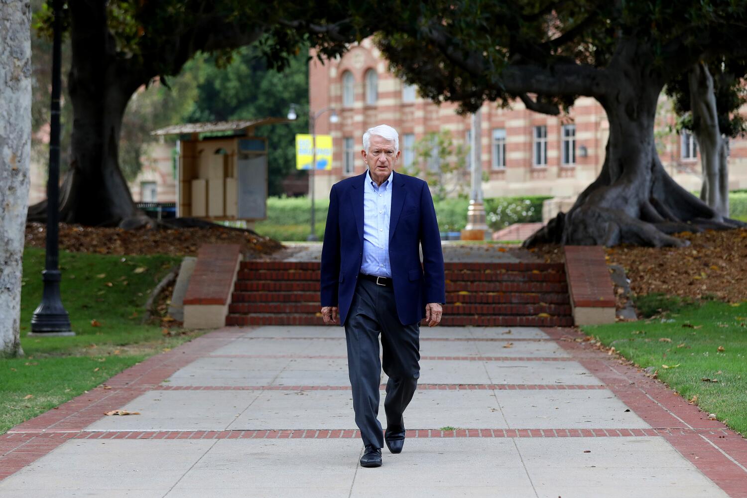 Image for display with article titled UCLA Academic Senate Rejects Censure and 'No Confidence' Vote on Chancellor Gene Block