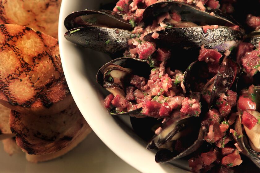 Fresh mussels grilled with wine and chorizo. Recipe: Grilled mussels with chorizo and wine.