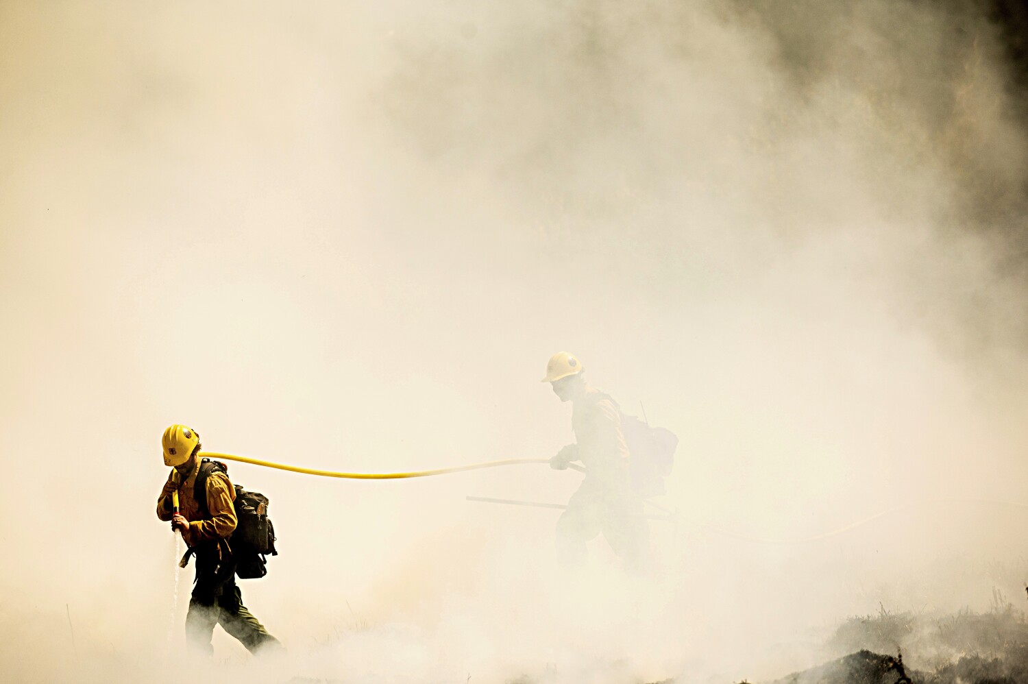 Wildfires approach more giant sequoias and worsen air quality across central California