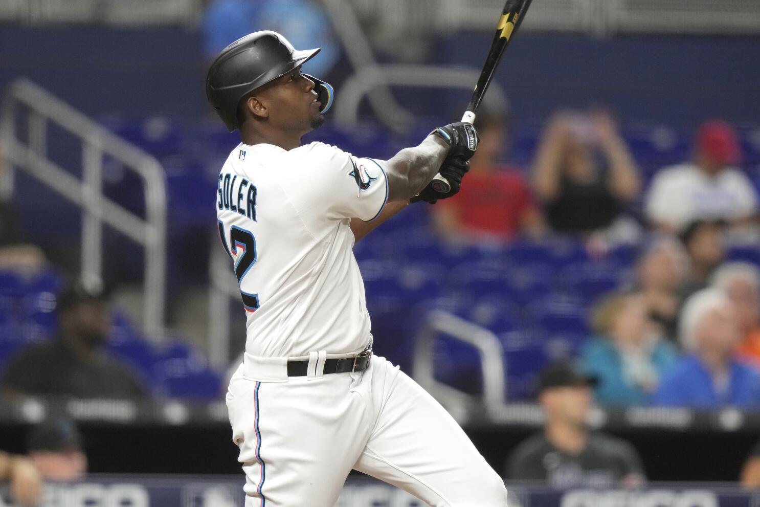 In a pinch, Jorge Soler lifts Marlins over Giants