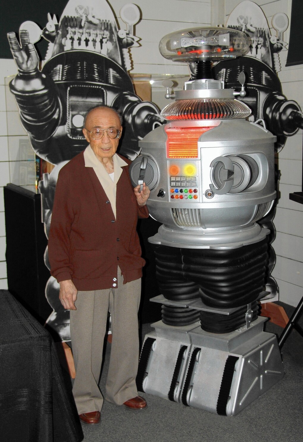 Robert Kinoshita Dies At 100 Designer Of Famed Film Robots Los Angeles Times