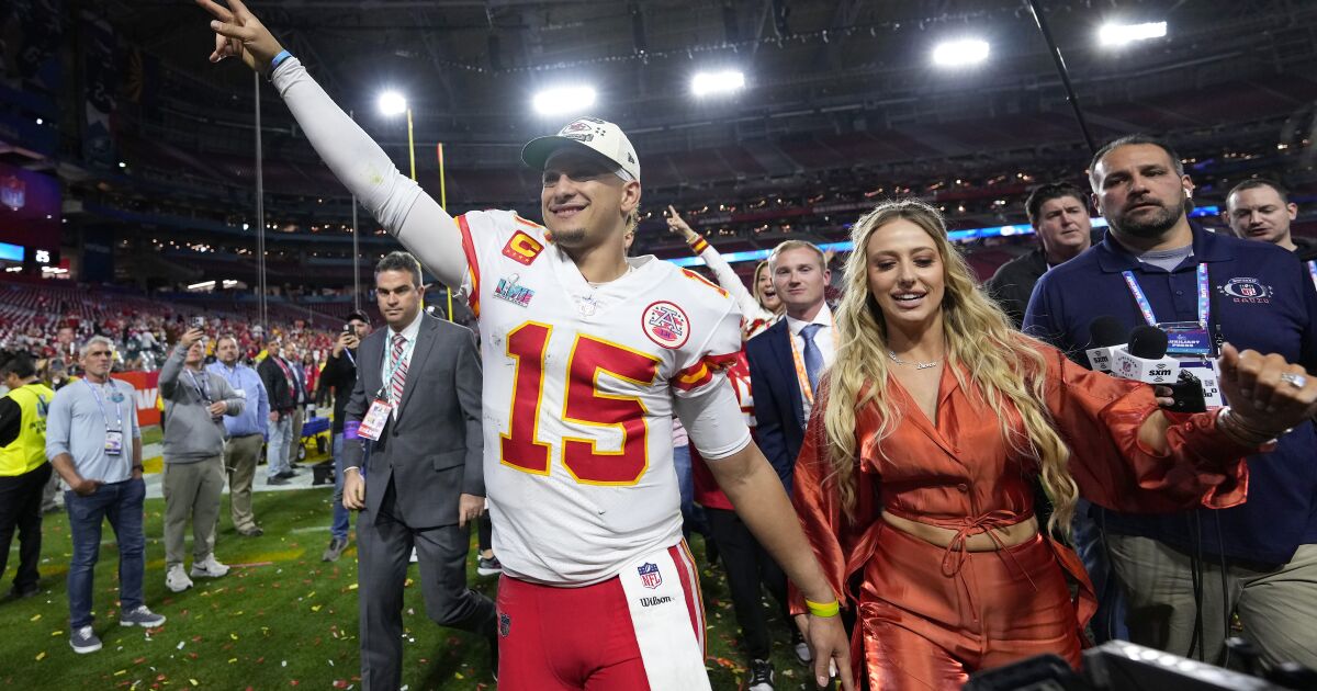 Plaschke: ‘MVPat’ Mahomes is now chasing Tom Brady for GOAT title after gutsy Super Bowl win