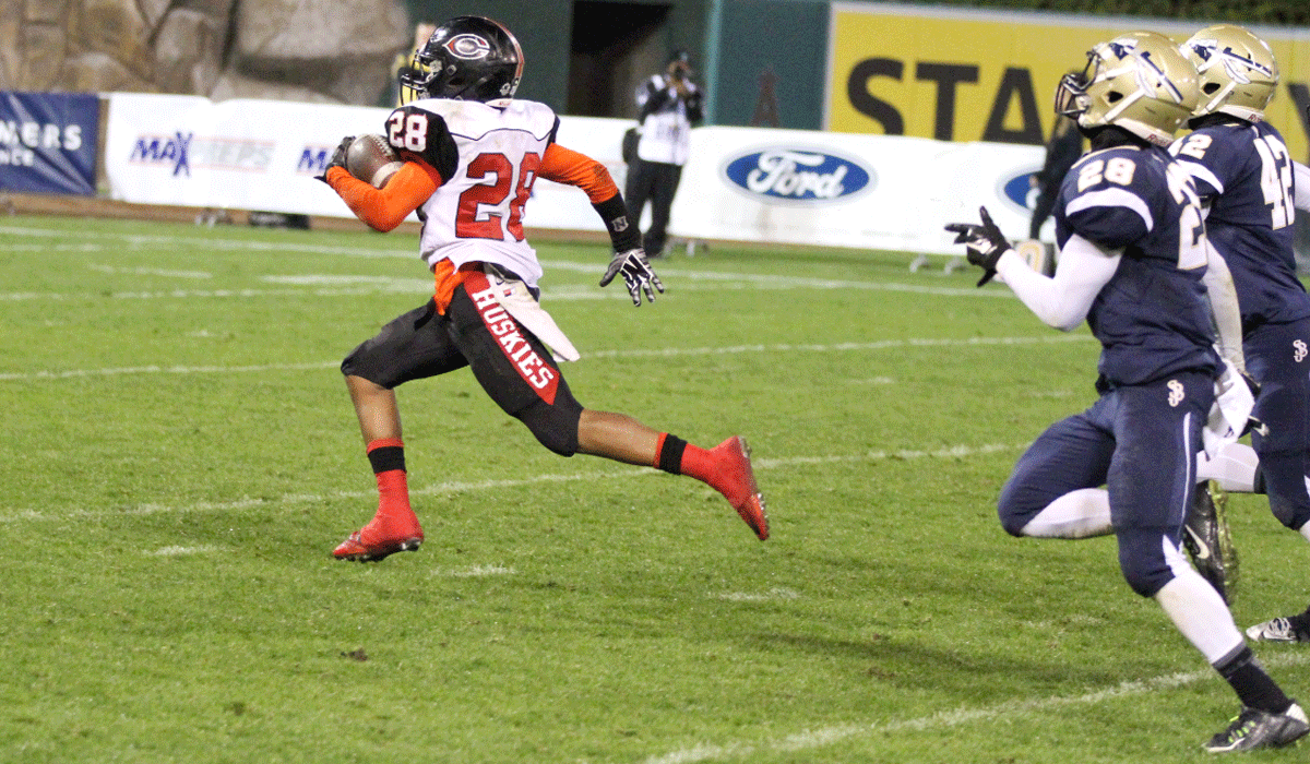 Sammonte Bonner runs 63 yards up the middle to give Centennial a 21-7 lead over St. John Bosco midway through the second quarter.