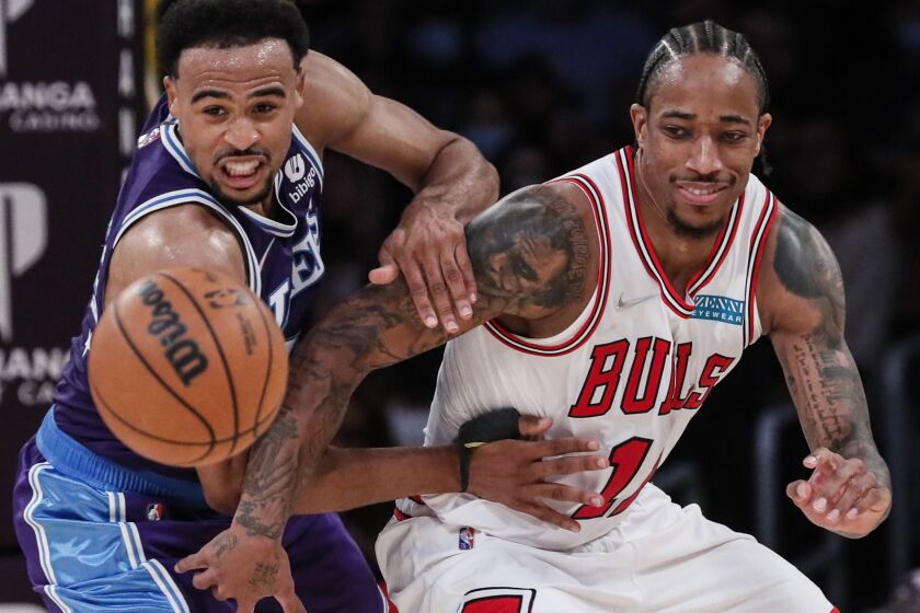 Los Angeles, CA, Monday, November 15, 2021 - Los Angeles Lakers guard Talen Horton-Tucker (5) battles Chicago Bulls forward DeMar DeRozan (11) for a loose ball in the second half at Staples Center. Robert Gauthier/Los Angeles Times)