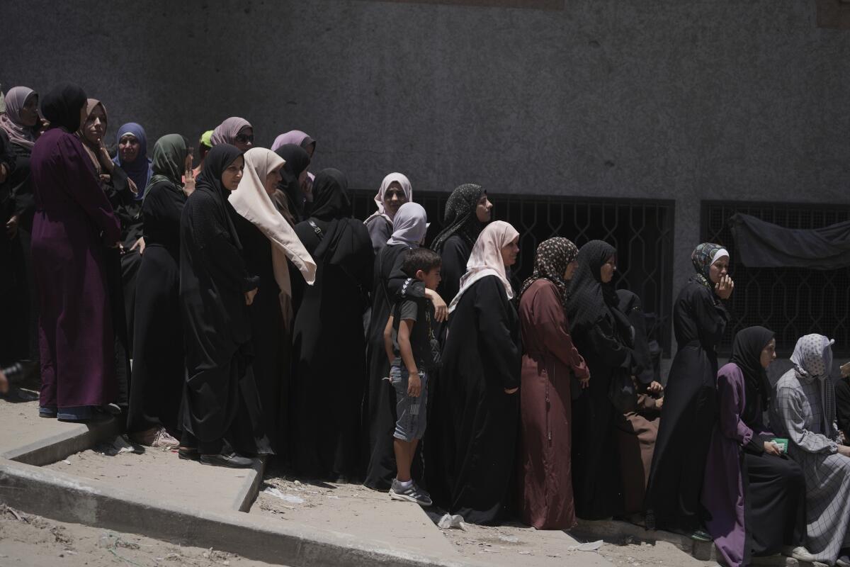 People lining up.