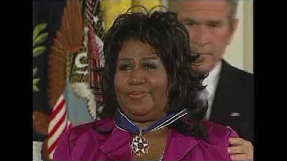 Aretha Franklin Who Defined An Era As The Queen Of Soul Dies At 76 Los Angeles Times Aretha Franklin Who Defined An Era As The Queen Of Soul Dies At 76 Los Angeles Times