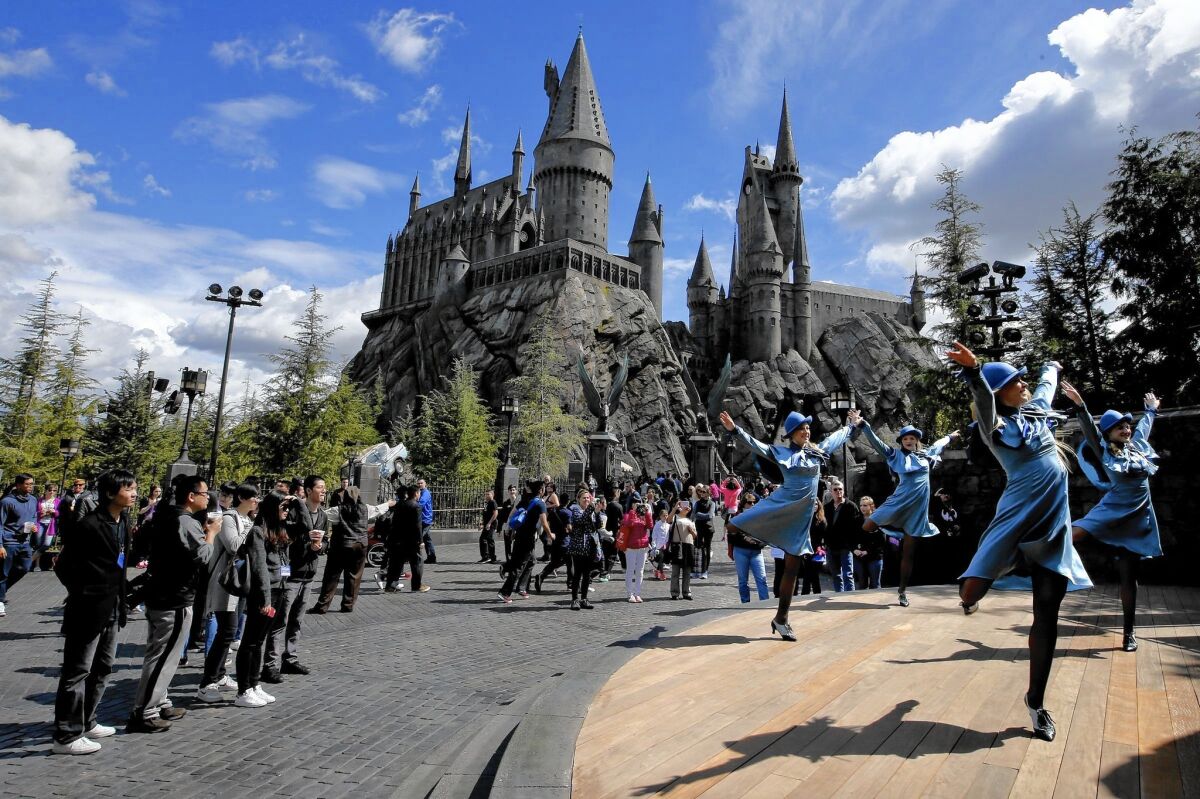 circulación Punto Ruina Here's the biggest challenge facing Universal Studios when Harry Potter  land opens - Los Angeles Times