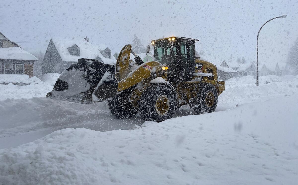 Bills dig themselves out of snow to make trip to Detroit - The San Diego  Union-Tribune