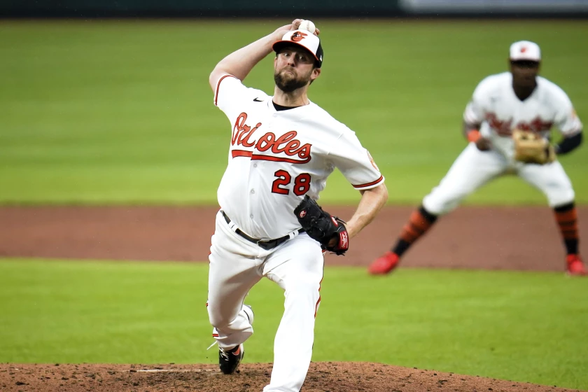 Orioles bats wake up in win over Red Sox