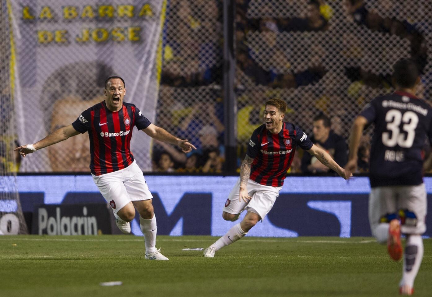 San Lorenzo's forward Mauro Matos (L) celebrates after scoring a goal against Boca Juniors during their Argentina First Division football match at La Bombonera stadium, in Buenos Aires, on September 6, 2015. AFP PHOTO / ALEJANDRO PAGNIALEJANDRO PAGNI/AFP/Getty Images ** OUTS - ELSENT, FPG - OUTS * NM, PH, VA if sourced by CT, LA or MoD **