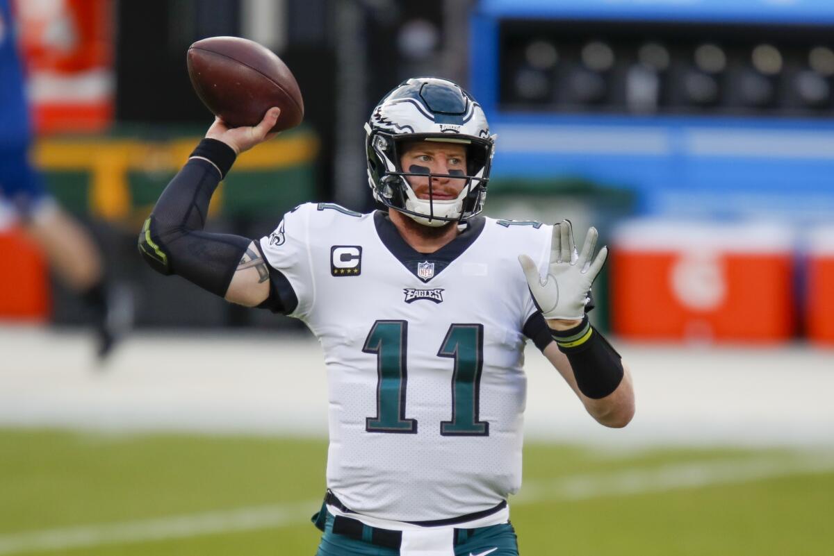 ARCHIVO.- Foto del 6 de diciembre del 2020 FILE - El quarterback de los Eagles de Filadelfia Carson Wentz.