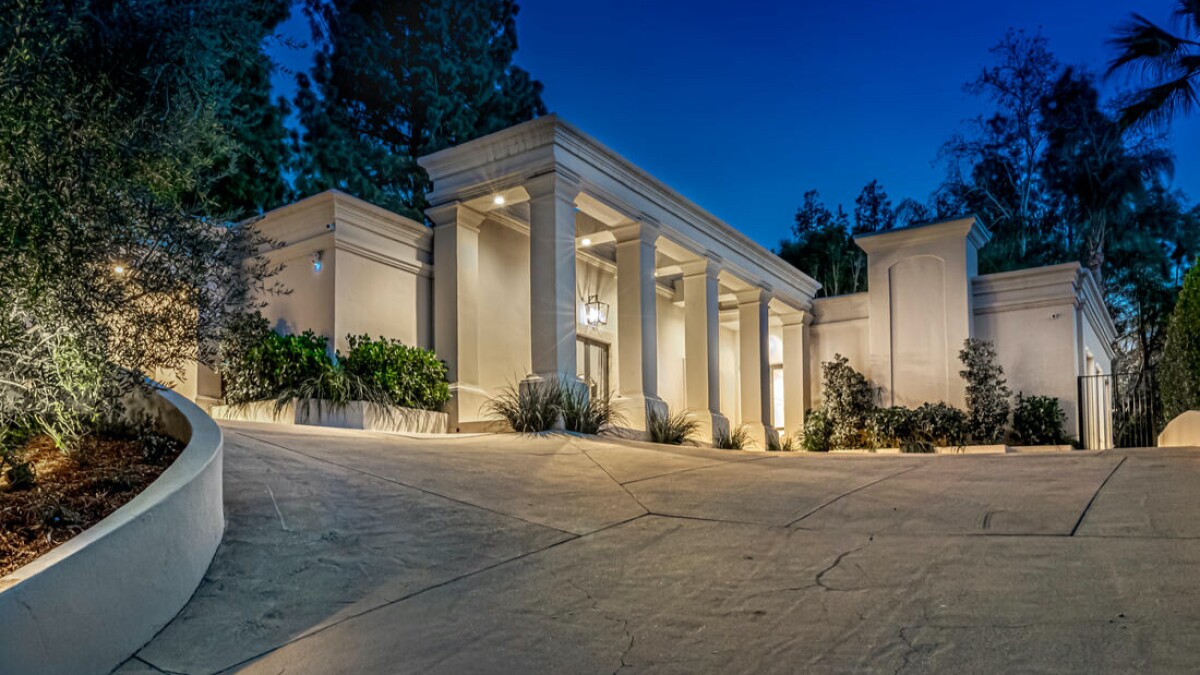Lindsey Vonn P K Subban Sell Beverly Hills Villa For 6 9 Million Los Angeles Times