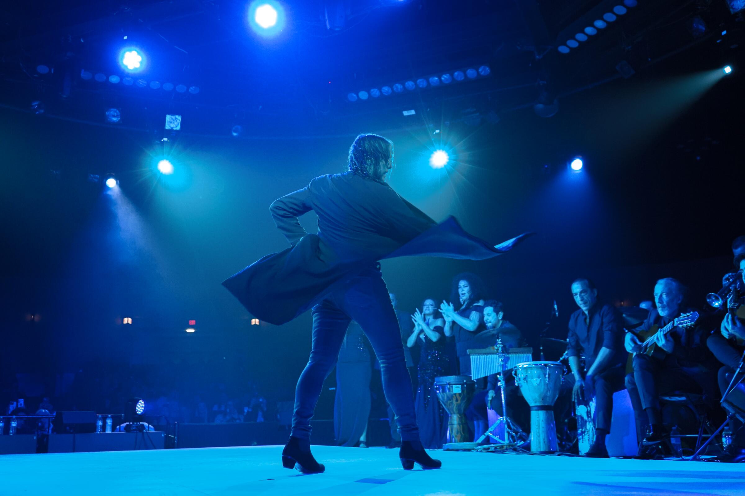 Joaquín Cortés, el eminente ‘bailaor’, en plena faena.