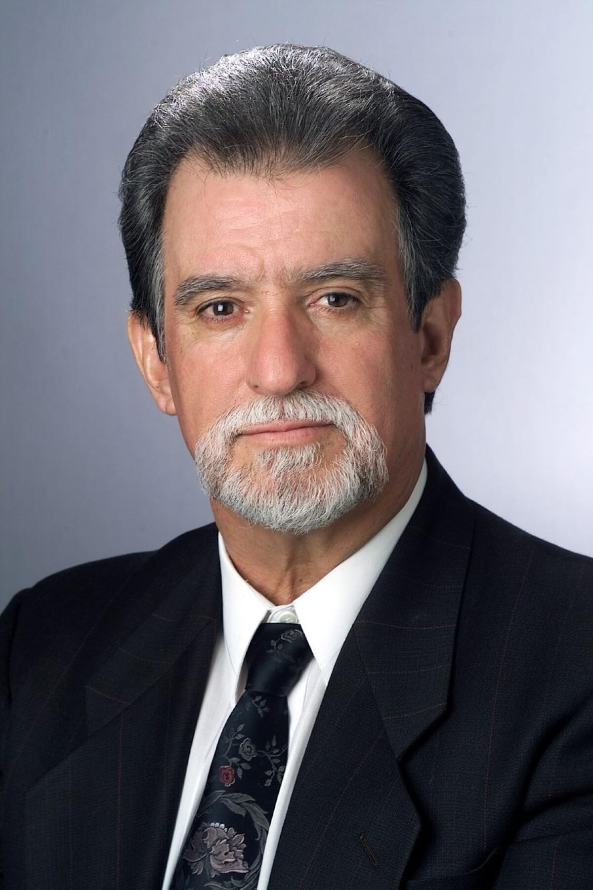 El Dr. Armando Navarro, profesor jubilado de la Universidad de California en Riverside