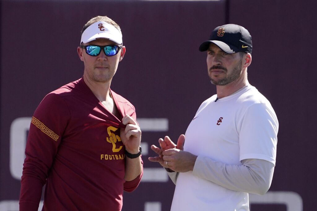 USC coach Lincoln Riley defends keeping Alex Grinch - Los Angeles Times