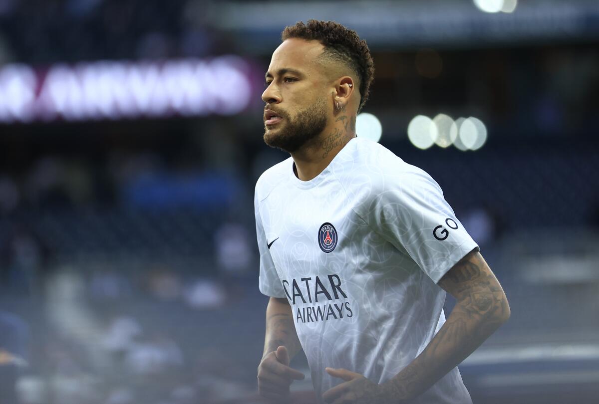 Neymar calienta previo al partido del París Saint Germain ante el Mónaco en la liga francesa,