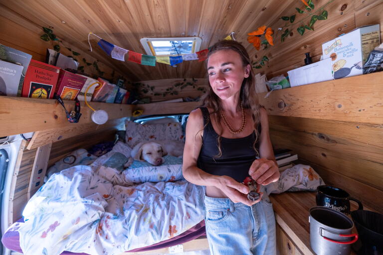 Emily Markstein Workers turn to van life amid Eastern Sierra housing crunch - Los ...