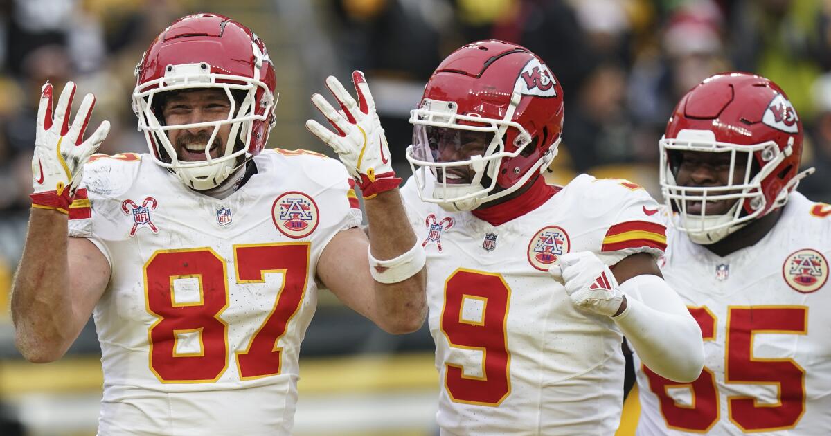Christmas NFL games: Patrick Mahomes and Chiefs beat Steelers, lock up top seed