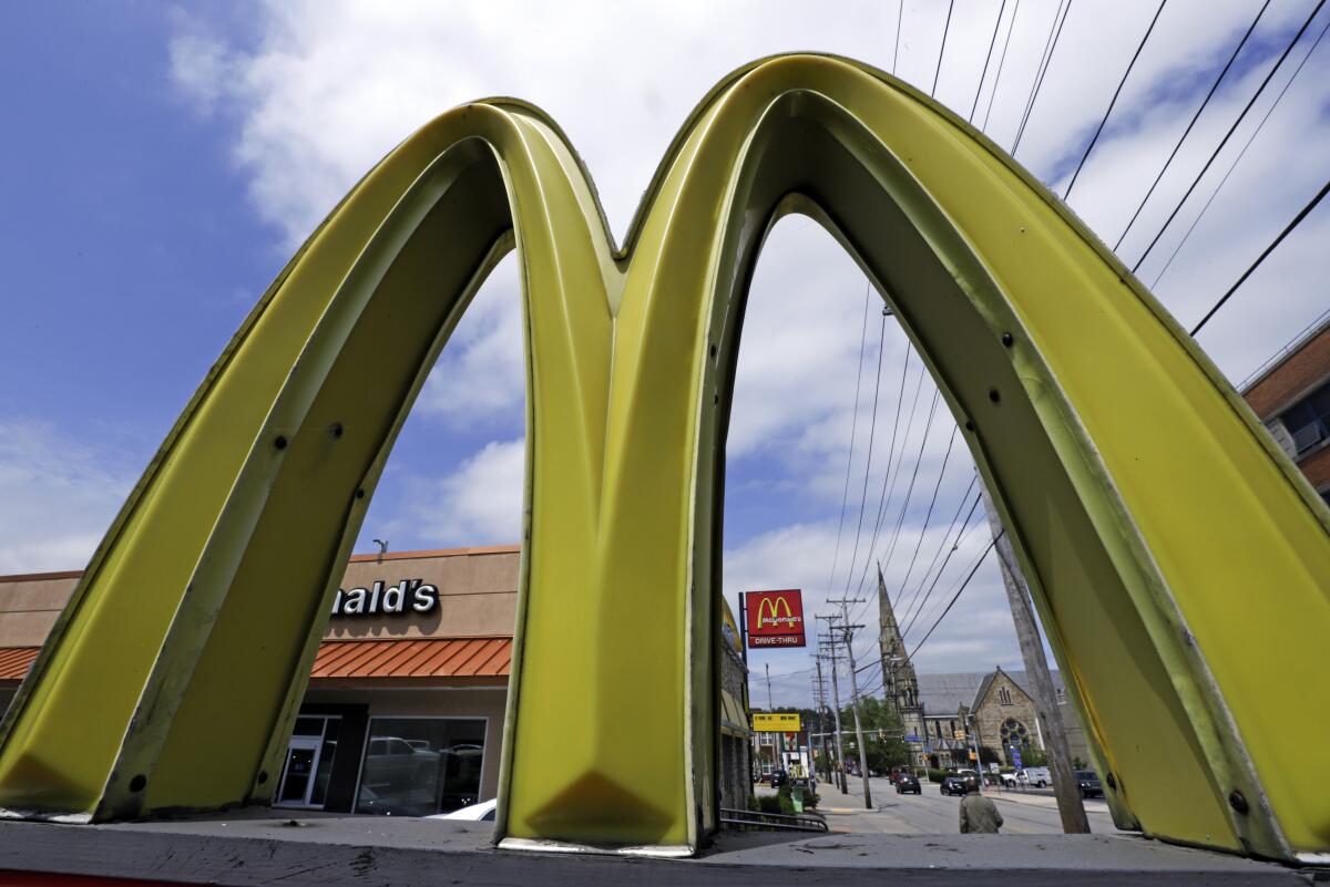 La fachada de un restaurante de la cadena McDonald's en Pittsburgh.