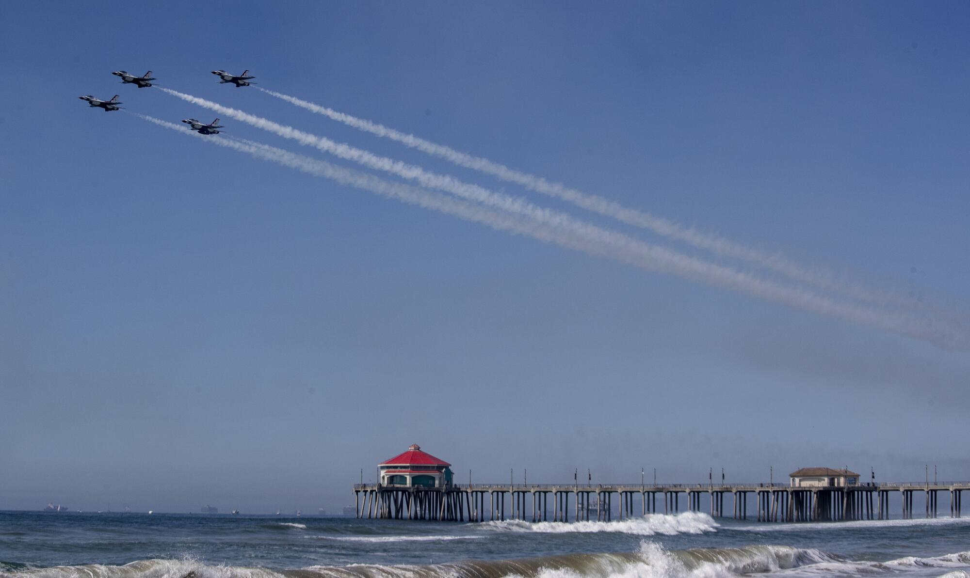  U.S. Air Force Thunderbirds streak across the sky