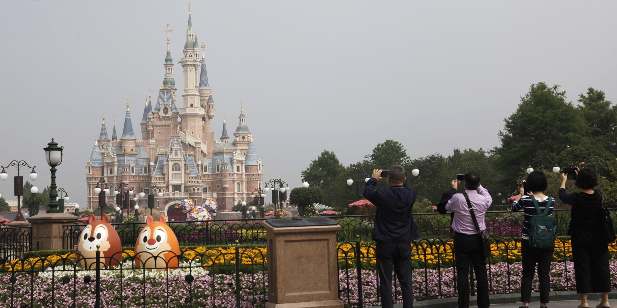 Coronavirus Updates White House Orders Staff To Wear Masks After