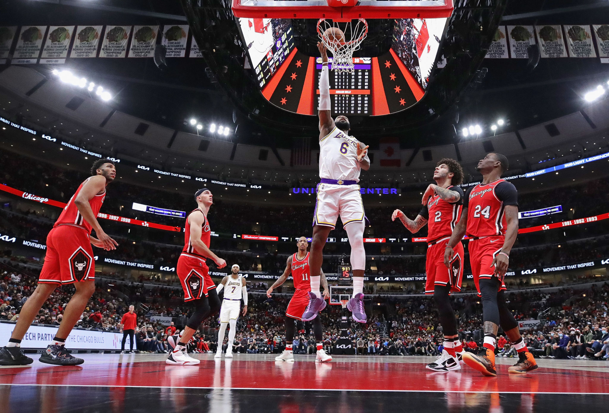 Lakers star LeBron James scores against the Chicago Bulls.