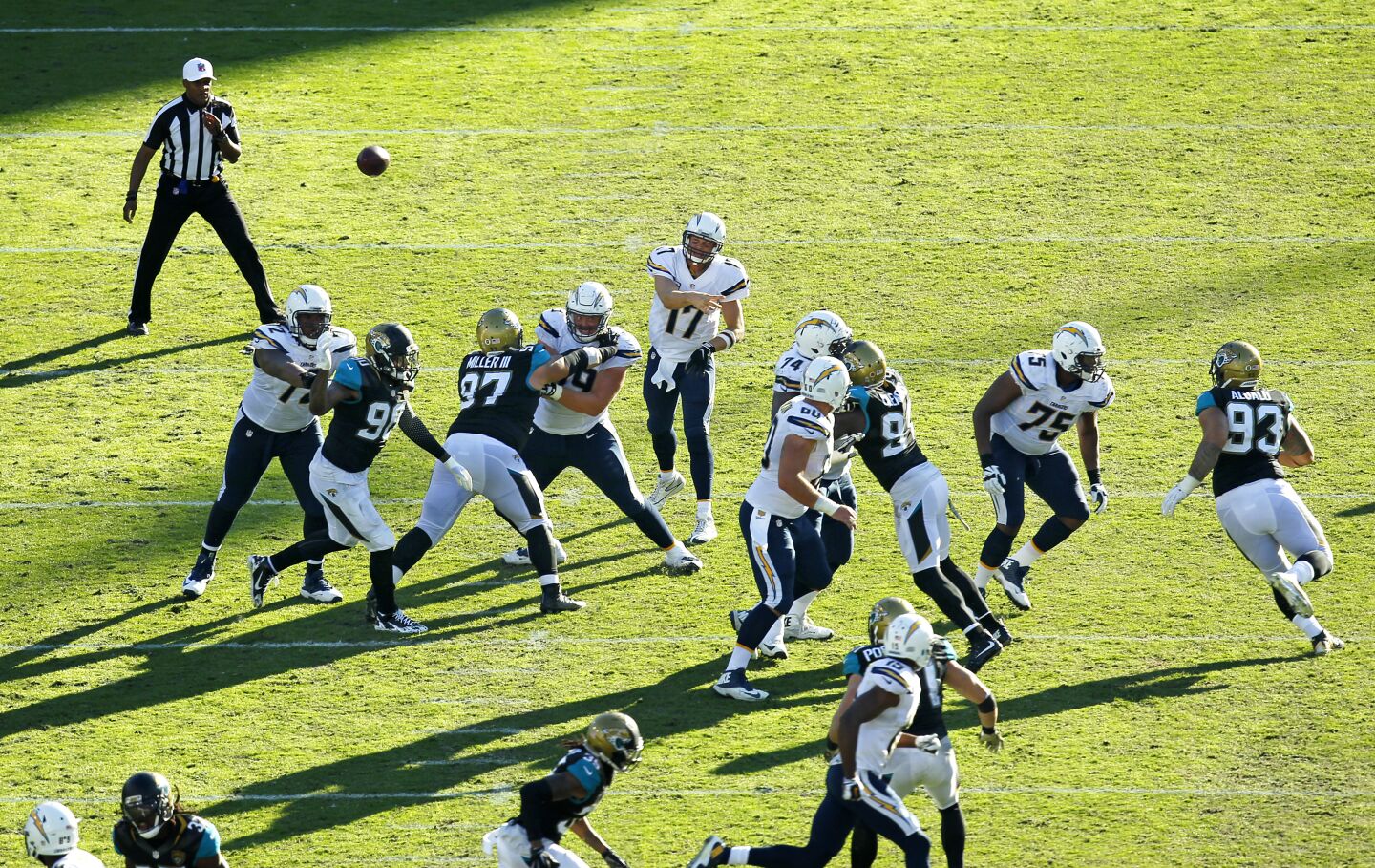 San Diego Chargers Philip Rivers throws to Ladarius Green against Jacksonville in the 4th quarter on Nov. 29, 2015.