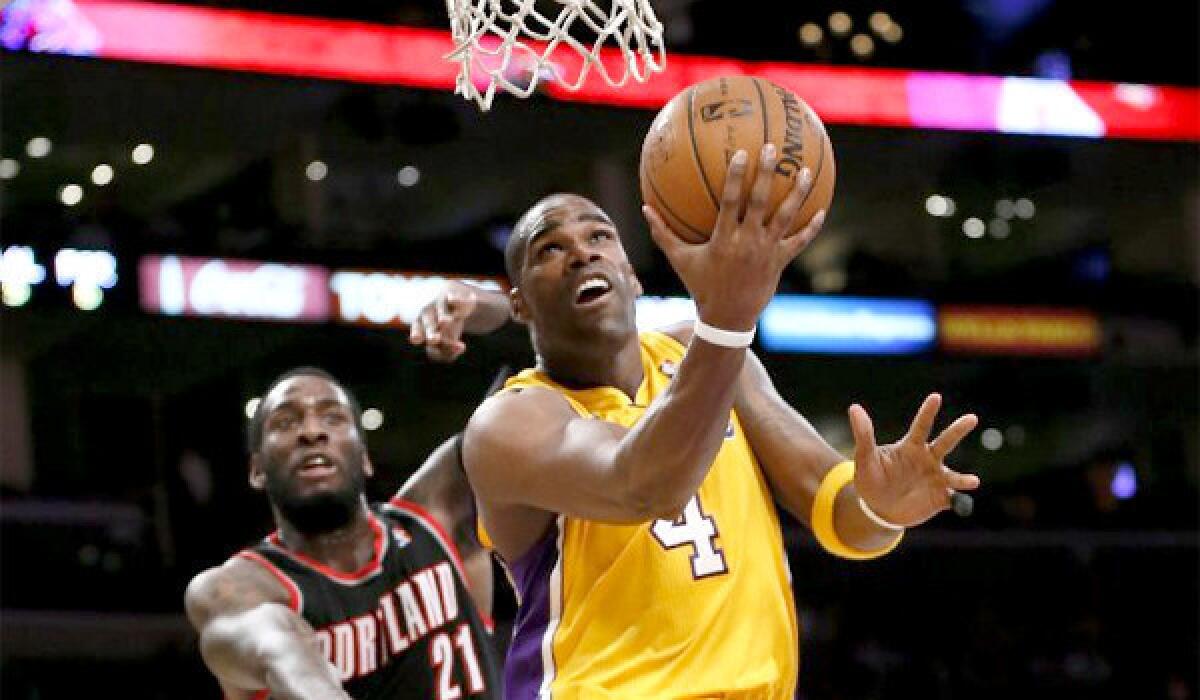 Veteran forward Antawn Jamison signed a one-year contract with the Clippers on Wednesday.