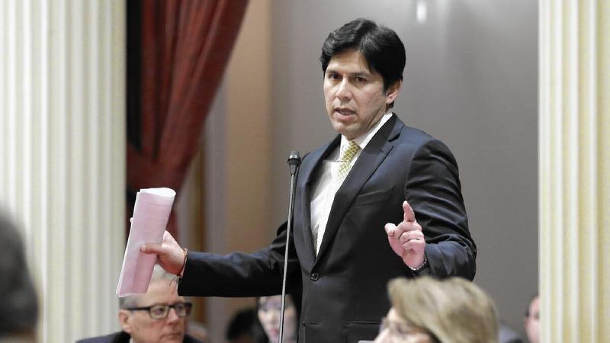 La oficina de Kevin de León, presidente pro tempore del Senado, anunció el viernes que el encabezara una delegación de ocho demócratas mientras la Legislatura está en su receso de verano la semana próxima.