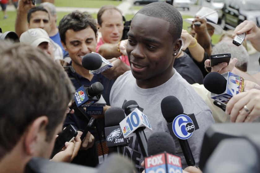 Philadelphia Eagles wide receiver Jeremy Maclin could miss the entire 2013 season after tearing the ACL in his right knee during practice Saturday.