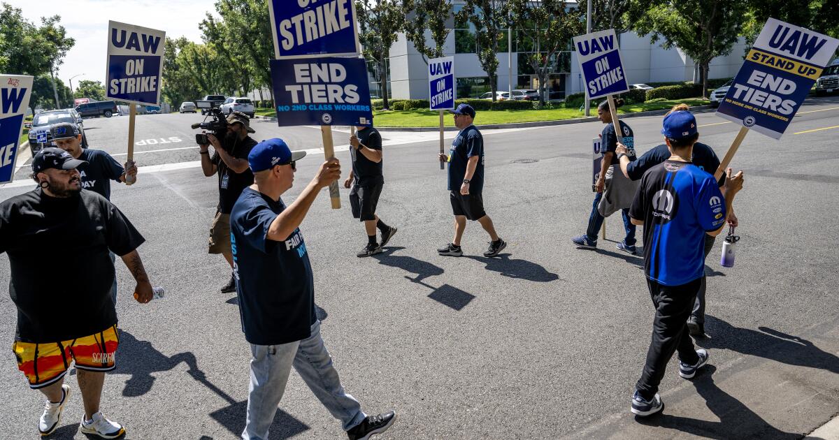 UAW aims for drivers’ attention by striking parts warehouses, including two in the Inland Empire