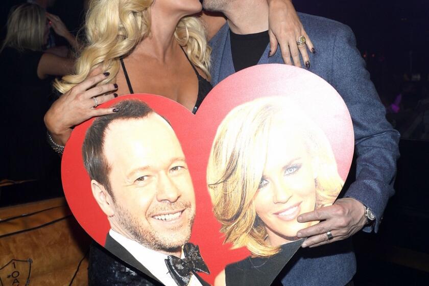 Jenny McCarthy and Donnie Wahlberg get romantic at 1 OAK Nightclub.