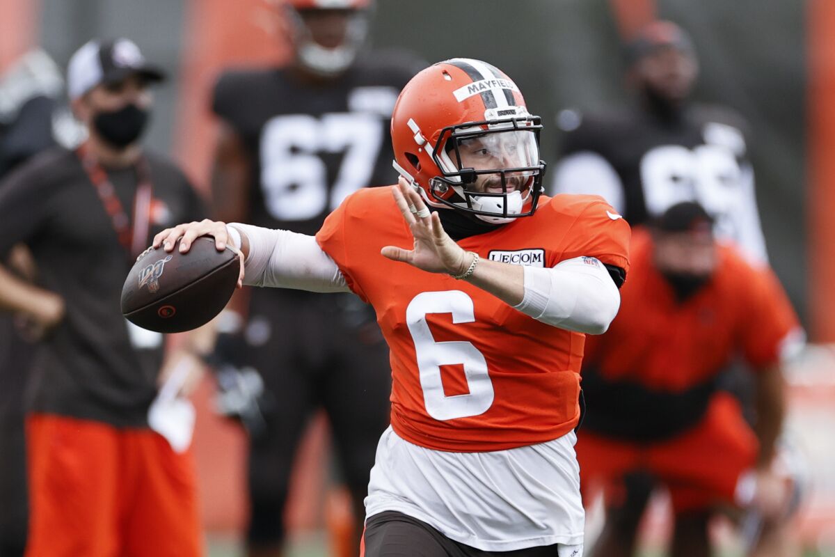 Cleveland Browns quarterback Baker Mayfield throws in practice.