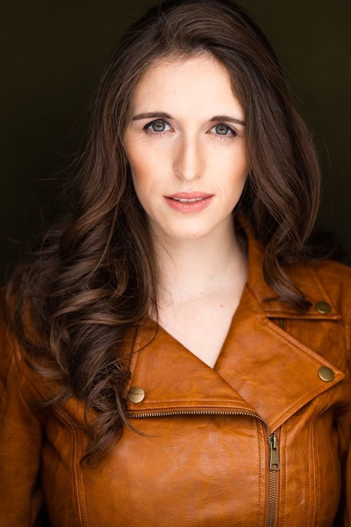 Sidney Roslin fue pasante en Opera New y ahora es miembro del equipo de dirección de la Organización de las Artes.