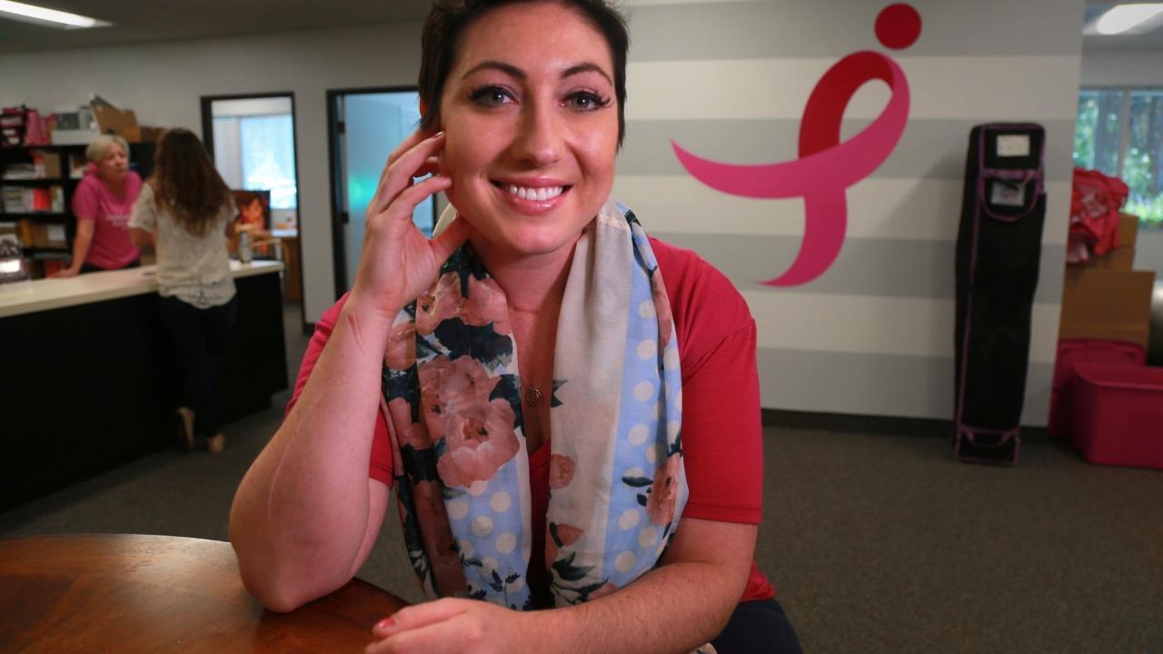 Avoir Images Breast Cancer Survivor Tells Her Life Saving Story For Komen Race le plus cool salutations