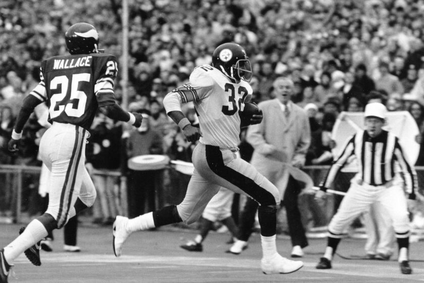 Steelers running back Franco Harris scores a touchdown early in third quarter of Pittsburgh's Super Bowl IX victory over the Vikings.