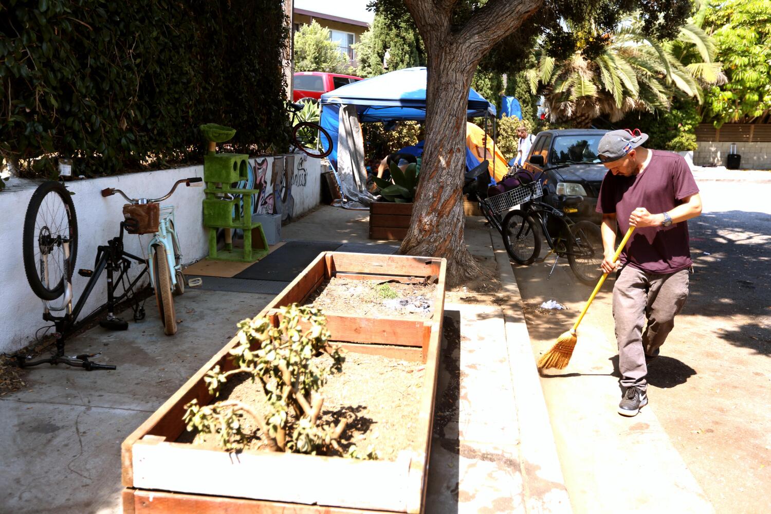 L.A. officials continue to stall homeless housing project in Venice, new lawsuit claims