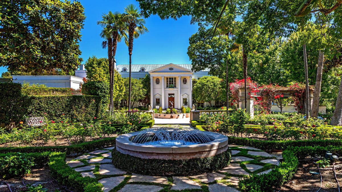 Casa Encantada, la legendaria propiedad en Bel-Air, se pone a la venta al  precio más alto en EE.UU: $225 millones - Los Angeles Times