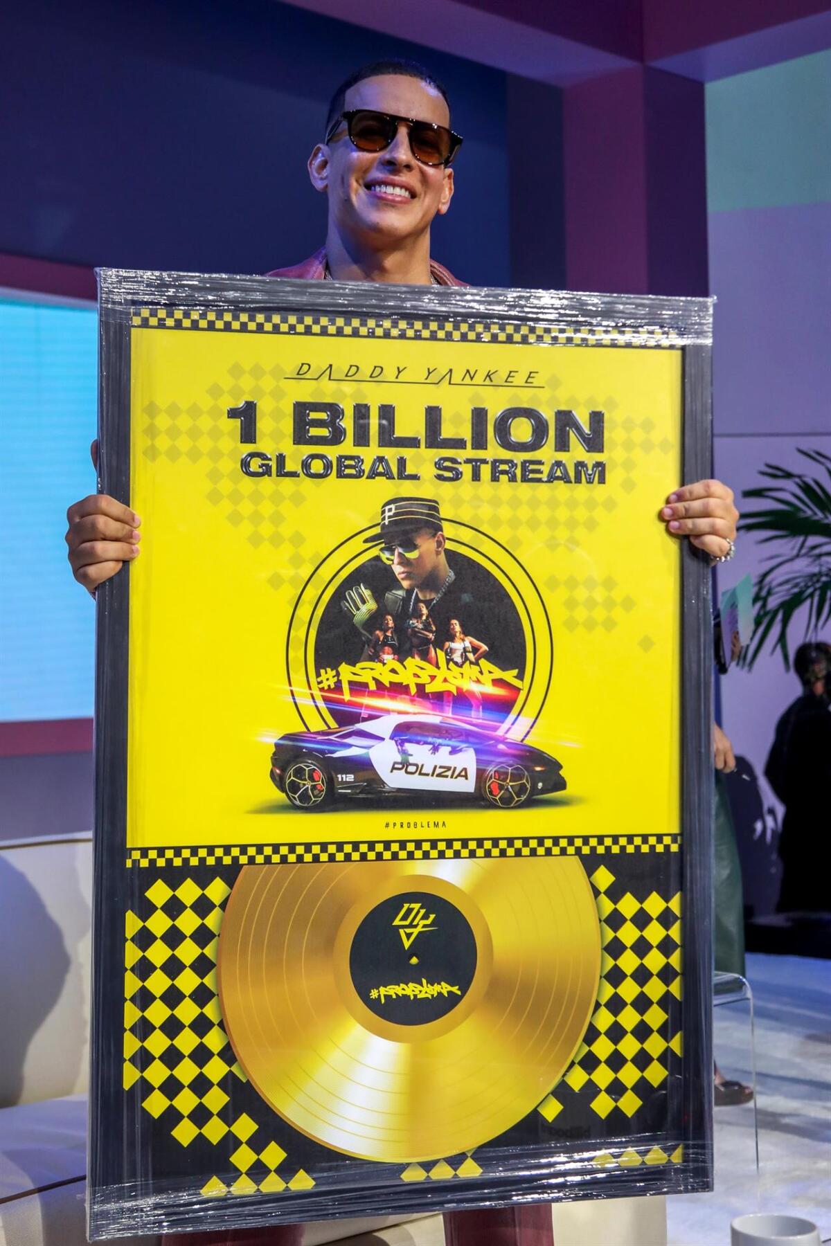 Con su tema "Problema", Daddy Yankee supera los mil millones de reproducciones en las plataformas de música digital.