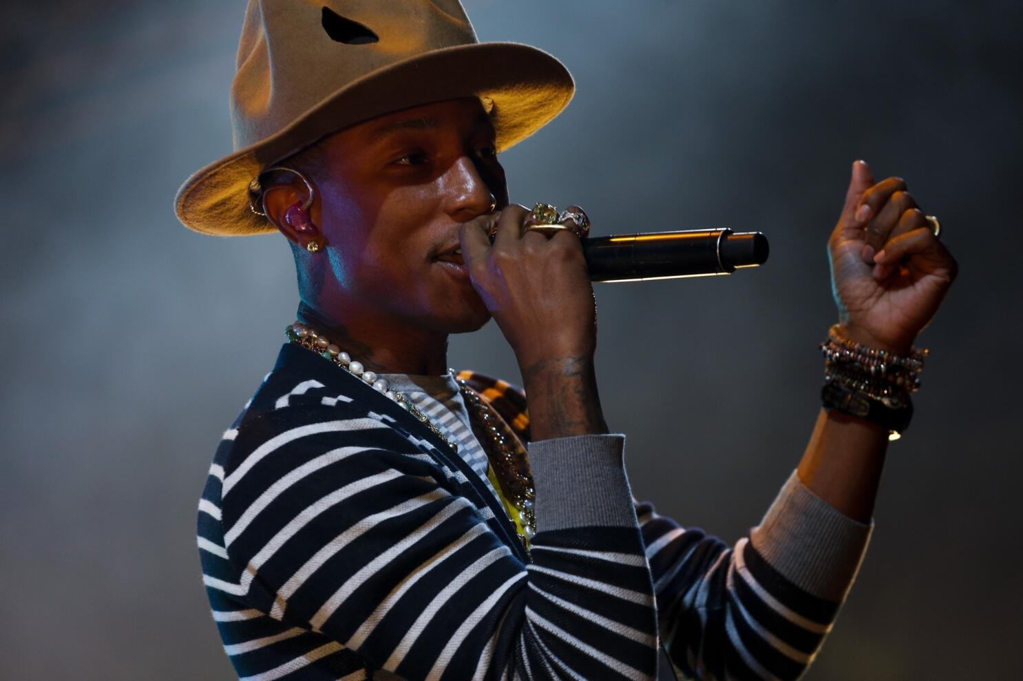 Pharrell Williams and Usher both wear color-coordinated outfits